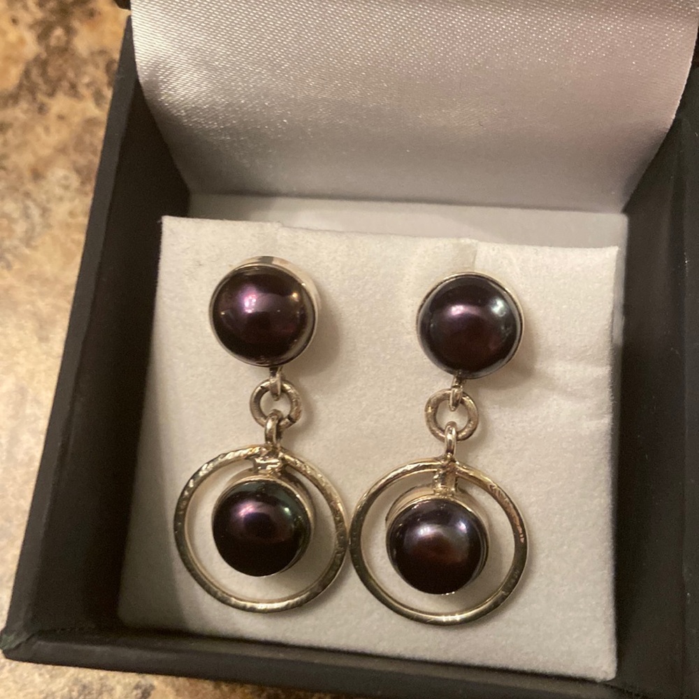 Black Akoya Pearl earrings Nwot